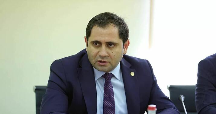 Ermənistan müdafiə naziri İrana səfər etdi