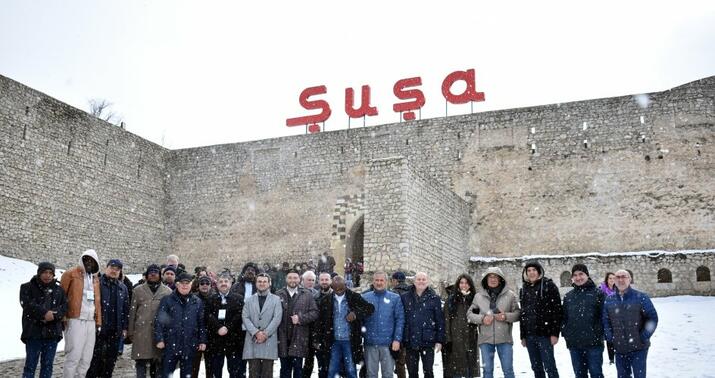 Beynəlxalq konfransın iştirakçıları Şuşanın tarixi məkanlarına baş çəkdilər -