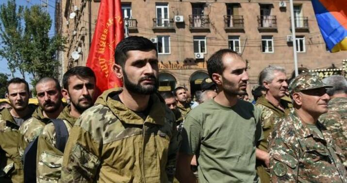 Ermənistanda kilsə başçısı hərbçiləri dövlət çevrilişinə çağırdı