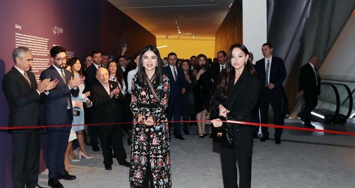 Mehriban Əliyeva “Özbəkistan tikmələrinə səyahət” adlı sərginin açılışında -
