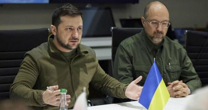 Zelenskinin komandası yenilənir -