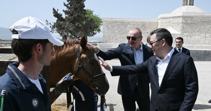 İlham Əliyev Japarova Qarabağ atı hədiyyə etdi -