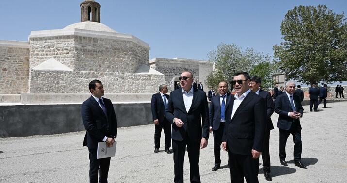 Prezidentlər Pənahəli xanın sarayında -