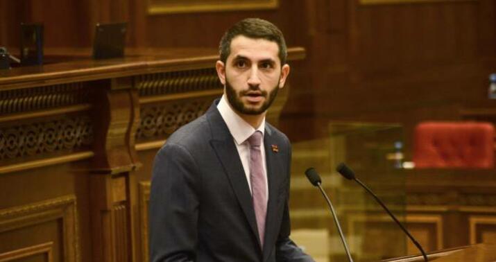 Ermənistan parlamentində gərginlik: