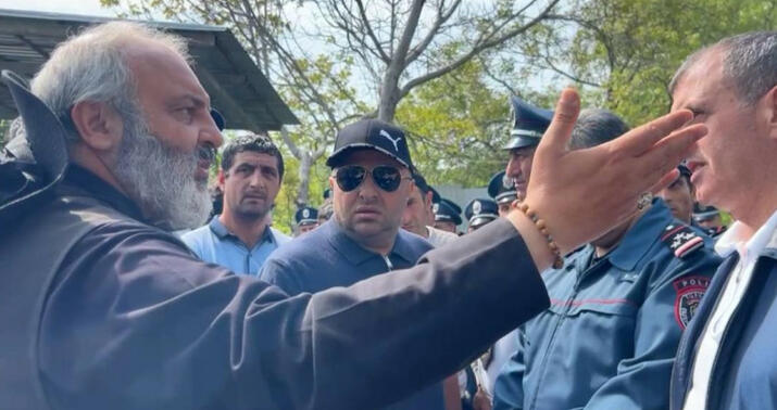 Erməni kilsəsi “qırmızı xətti” keçdi -