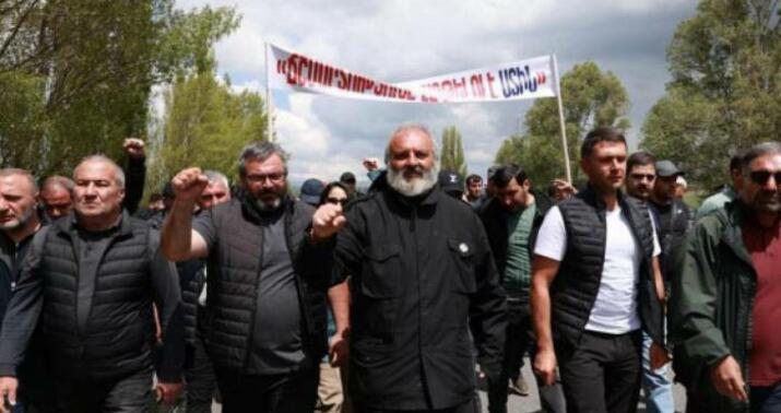 Ermənistanda gərginlik artır -