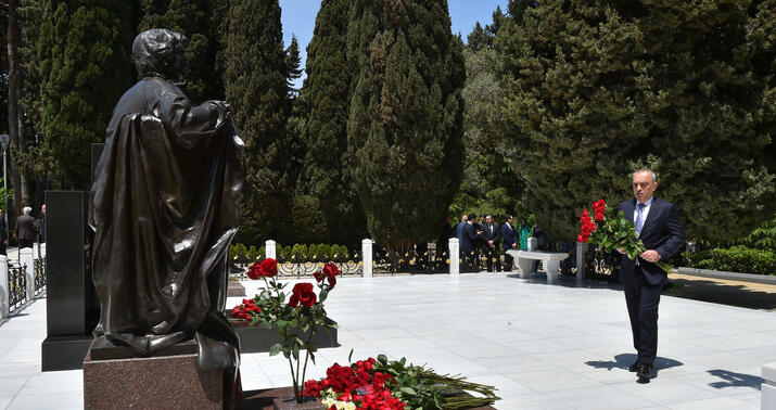 ADSEA kollektivi Fəxri Xiyabanı ziyarət etdi -