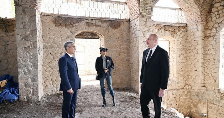 İlham Əliyev və Mehriban Əliyeva Çöl Qala məscidində -