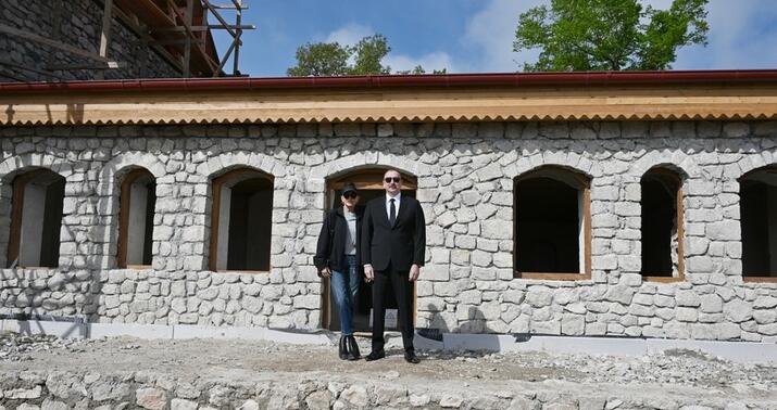 Prezident və birinci xanım Hacıbəylinin ev-muzeyində aparılan bərpa işləri ilə tanış oldular