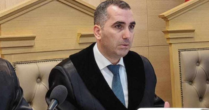Hakimin səhhəti pisləşdi: Fazil Mustafaya sui-qəsddə ittiham olunanların məhkəməsi baş tutmadı