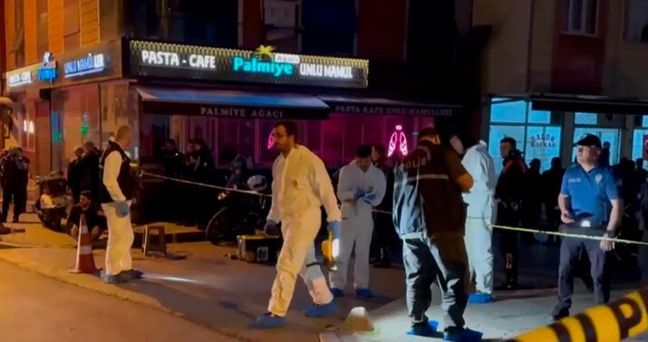 İstanbulda kafeyə silahlı basqın -