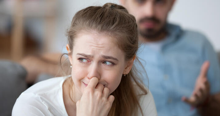 Qaxda arvadına əsəbləşən kişi qonşu qadının evinə basqın etdi –