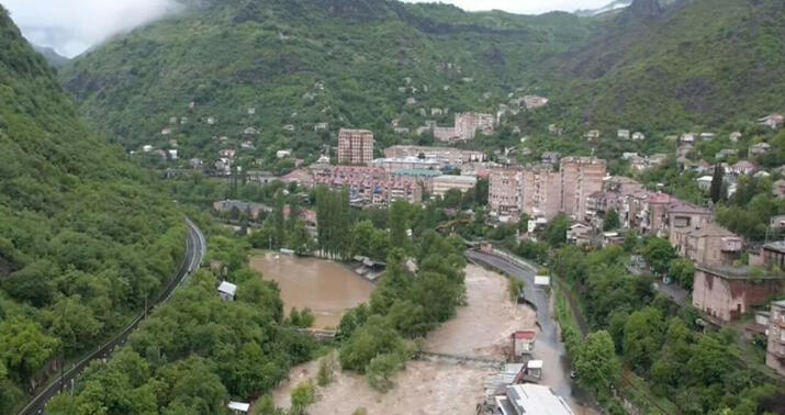 Rusiya Ermənistanda sıradan çıxmış dəmir yolunu bərpa edir