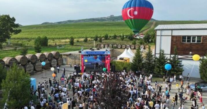 Şamaxılılar seyrə balonlarla çıxdı -