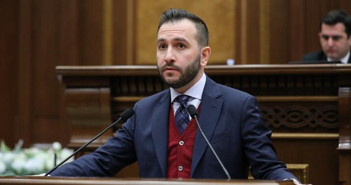Ermənistan parlamentində gərginlik:
