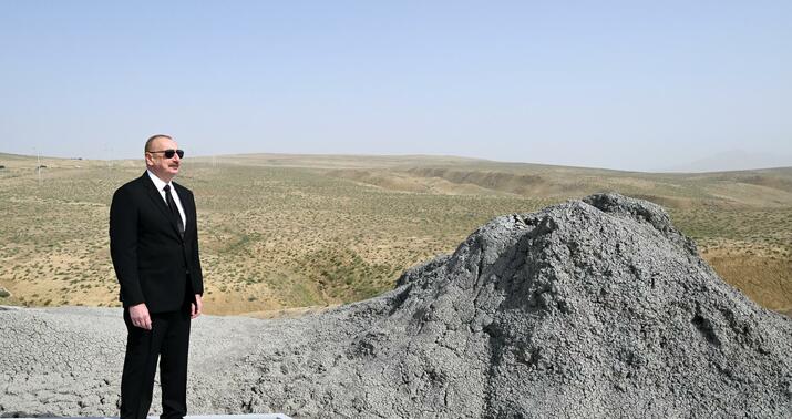 İlham Əliyev Palçıq Vulkanları Turizm Kompleksinin açılışında -