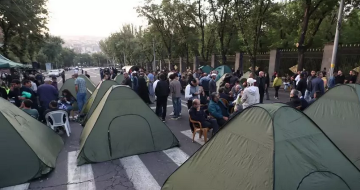 Ermənistanda etirazçıların çadır düşərgəsi yığışdırıldı