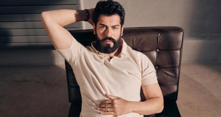 Burak Özçivit ailəsiylə Bodrumda  yeni evində... -