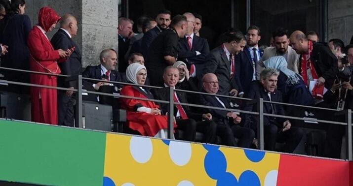 Ərdoğan Niderland -Türkiyə matçını izləyir -