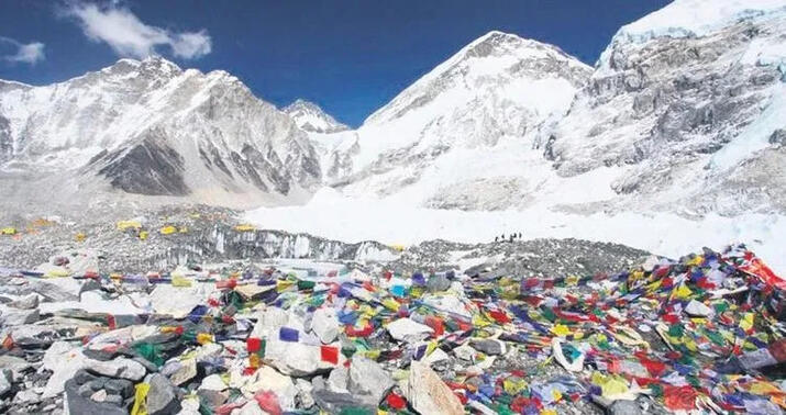 Everest zirvəsində 5 cəsəd aşkarlandı