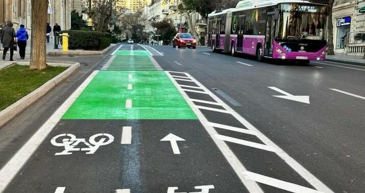 Velosiped yollarında hərəkət edən avtomobillər 100 manat cərimələnəcək