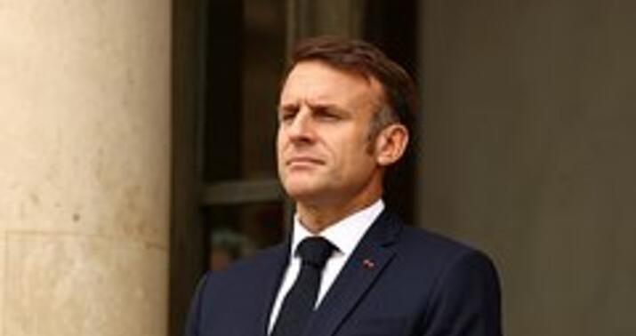 Makron Britaniyadakı etirazları pislədi