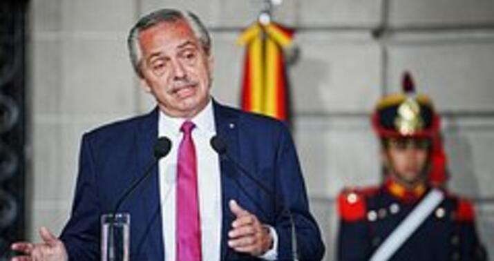 Sabiq prezident sevgilisini döyməkdə təqsirləndirilir