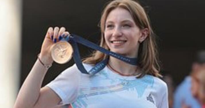 Rumıniyalı gimnast Olimpiya oyunları bitəndən sonra medal aldı