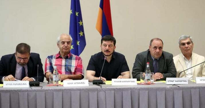 Ermənistanda qərarsızlıq: