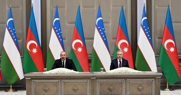 Prezidentlər mətbuata bəyanatlarla çıxış etdi -