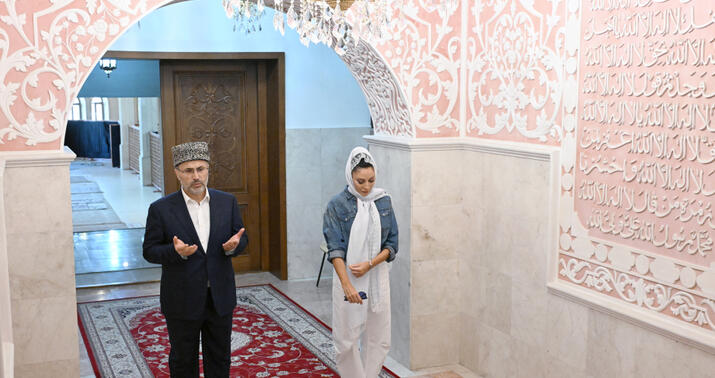 Mehriban Əliyeva Bibiheybət ziyarətgah kompleksini ziyarət etdi -