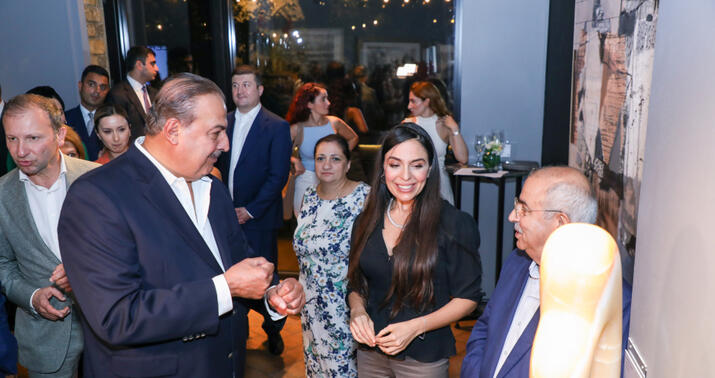 Leyla Əliyeva Bəhreyn rəssamlarının sərgisində -