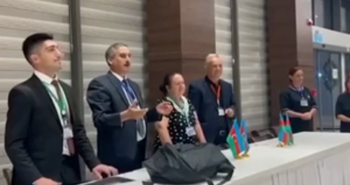 Müşahidəçidən səsvermə sonrası maraqlı ifa -