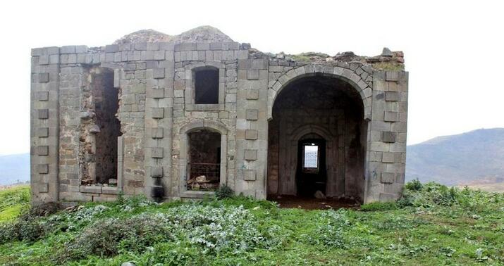 Füzulidəki Qoçəhmədli məscidi bərpa olunur