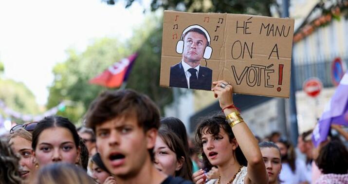 Fransada Makrona qarşı etirazlar başladı