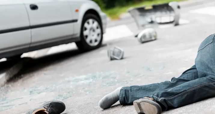 Yevlax sakini avtomobillə həmyerlisini qəsdən vurdu -