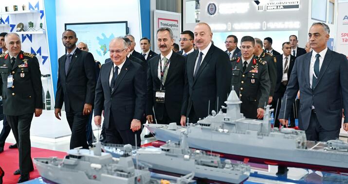 İlham Əliyev beynəlxalq sərgilərlə tanış oldu -