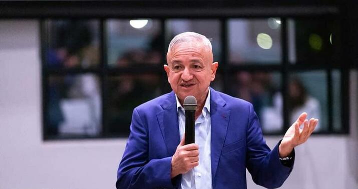 Vaqif Mustafayevin qolu sındı -