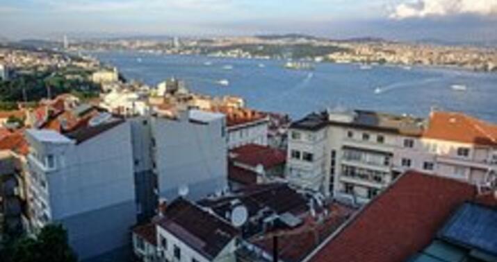 İstanbulda boğazda qəza baş verdi -