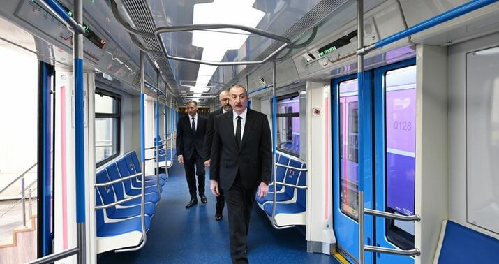 Prezident yeni nəsil metro qatarları ilə tanış oldu -