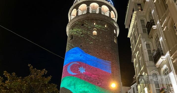 Qalata qülləsi Azərbaycan bayrağının rənglərinə boyandı