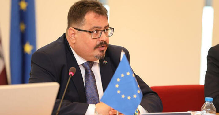 Peter Mixalko Azərbaycanı Dövlət Bayrağı Günü münasibətilə təbrik etdi