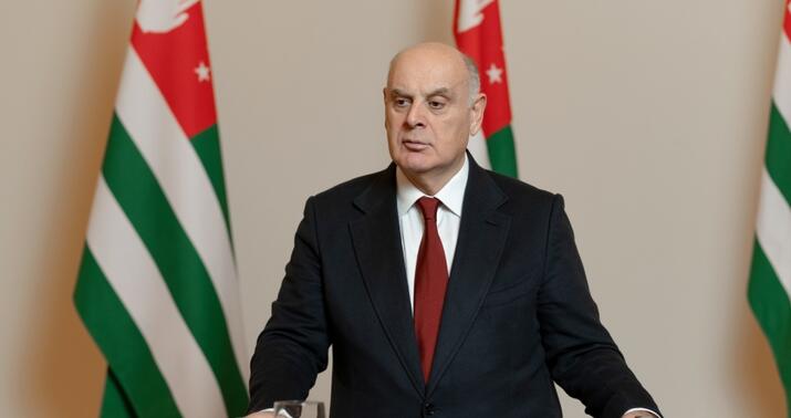Abxaziya prezidenti istefa verməkdən imtina etdi