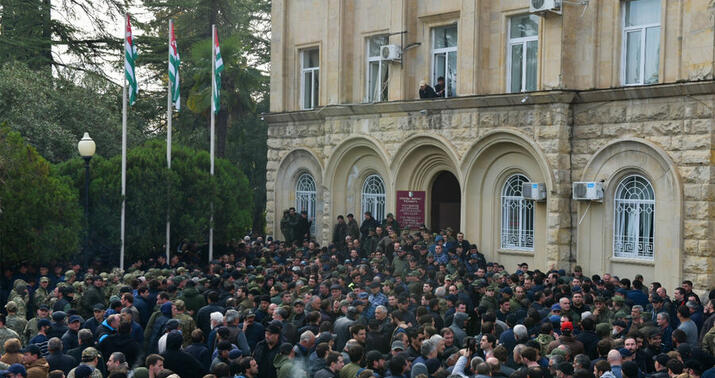 Abxaziyada aksiyaçılar prezident administrasiyasını ələ keçirdi