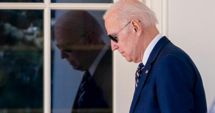 Bayden qırmızı xalıdan keçmədi