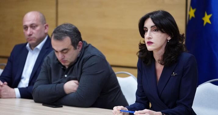 Gürcü diplomatlarına təzyiqlər var -