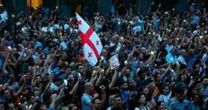 Tbilisidə etirazçılar yenidən parlament qarşısına toplaşır