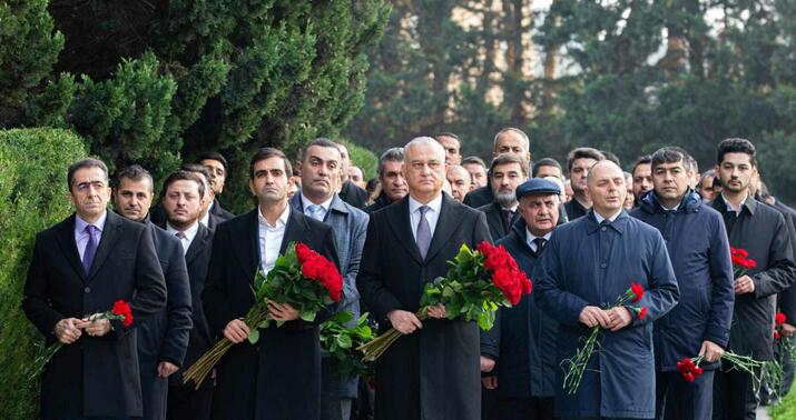 “Azərsun Holdinq"in rəhbər heyəti Ulu Öndərin məzarını ziyarət etdi