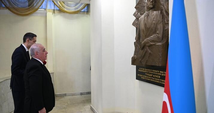 Əli Əsədov Moskvada Heydər Əliyevin xatirəsini anıb