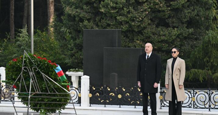 Prezident və xanımı Heydər Əliyevin məzarını ziyarət etdi - Foto